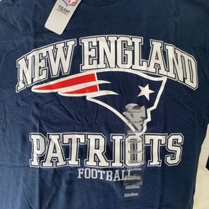 NWT Official NFL Super Bowl Patriots T-shirt MED